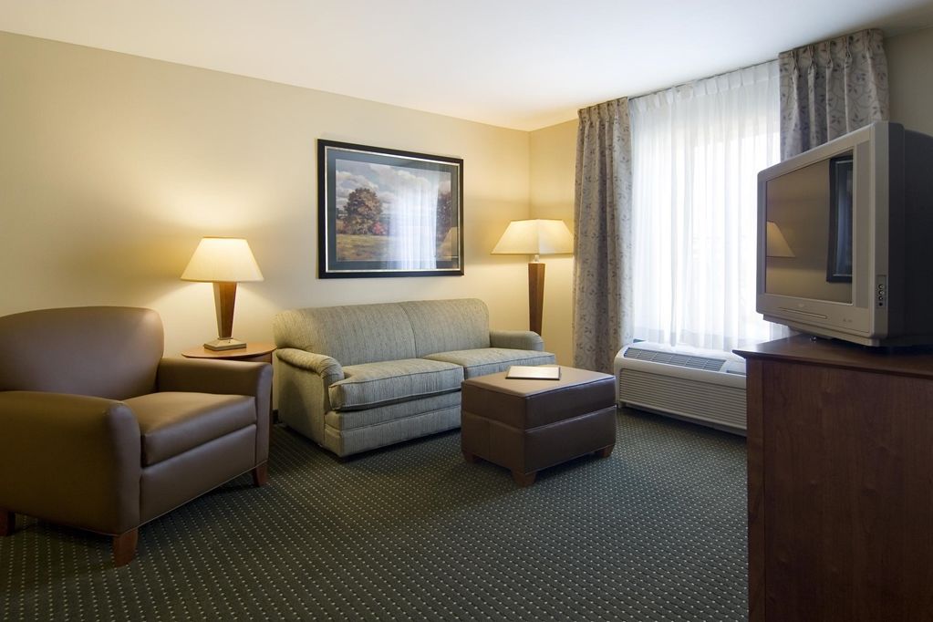 Larkspur Landing Extended Stay Suites St Louis Riverport Maryland Heights Room photo